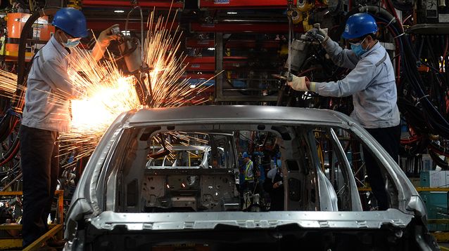 Según el Indec, la industria automotriz operó al 49,6%.