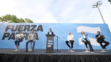 Jimena López, Sergio Massa, Axel Kicillof, Jorge Taiana, Verónica Magario y Juan Grabois.&nbsp;