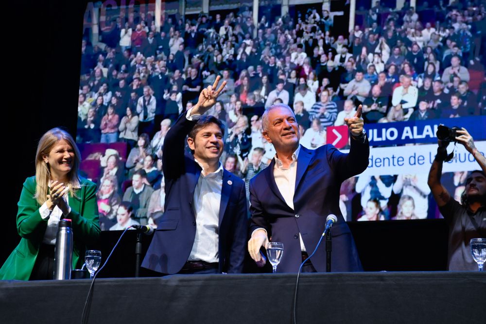 Kicillof junto a Julio Alak en La Plata.