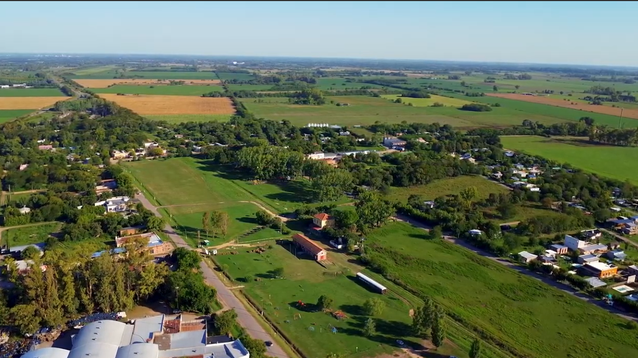 Carlos Keen, un oasis verde en el partido de Luján.