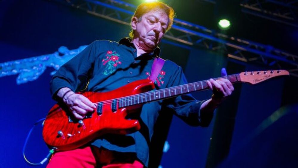 Julio Moura, guitarrista de la banda Virus. - La Izquierda Diario -