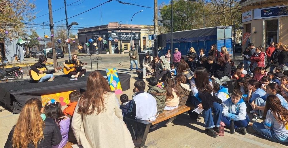 Alumnos de más de quince escuelas se sumaron a la movida musical e inclusiva.