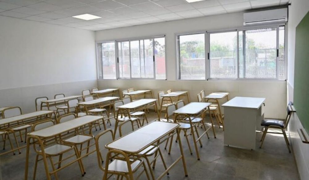 Un aula sin alumnos.