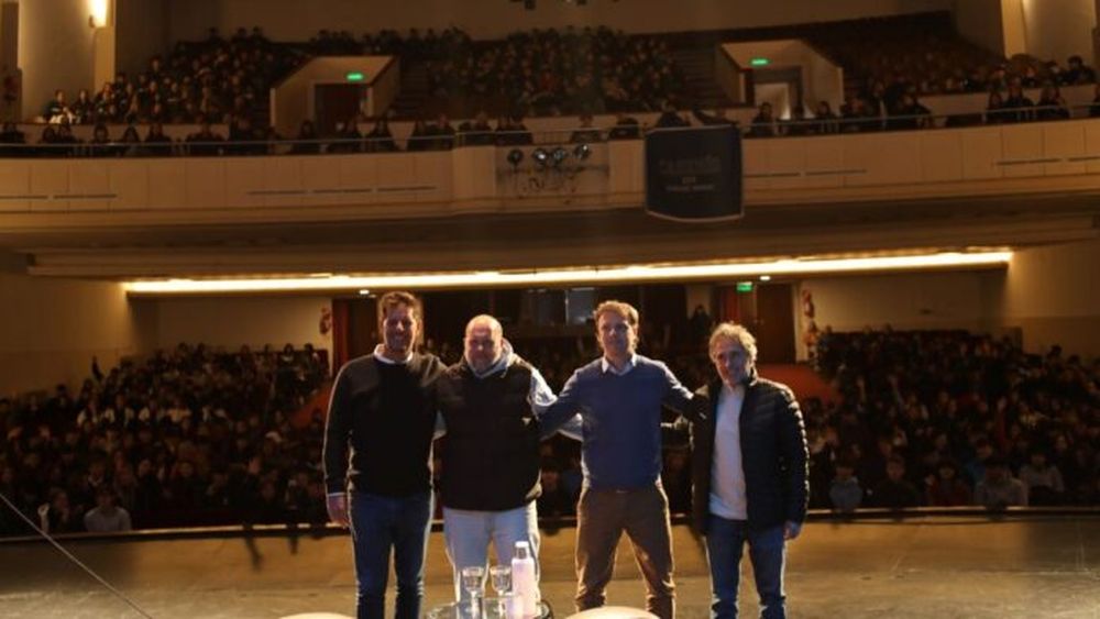 La gente que apuesta no gana. Puede ser que ganes una vez, pero en el recorrido no vas a ganar nunca, advirtió Cayetano. - Lotería de la Provincia -