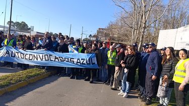 Vecinos de Azul reclaman por el mal estado de la ruta 3. 