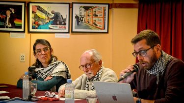 Victoria Pi de la Serra y Lautaro Rivara, en los extremos de la mesa, junto a Carlos Trotta. Victoria Pi de la Serra y Lautaro Rivara, en los extremos de la mesa, junto a Carlos Trotta.