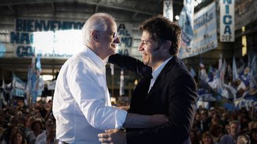 El gobernador Axel Kicillof junto a Jorge Taiana.&nbsp;