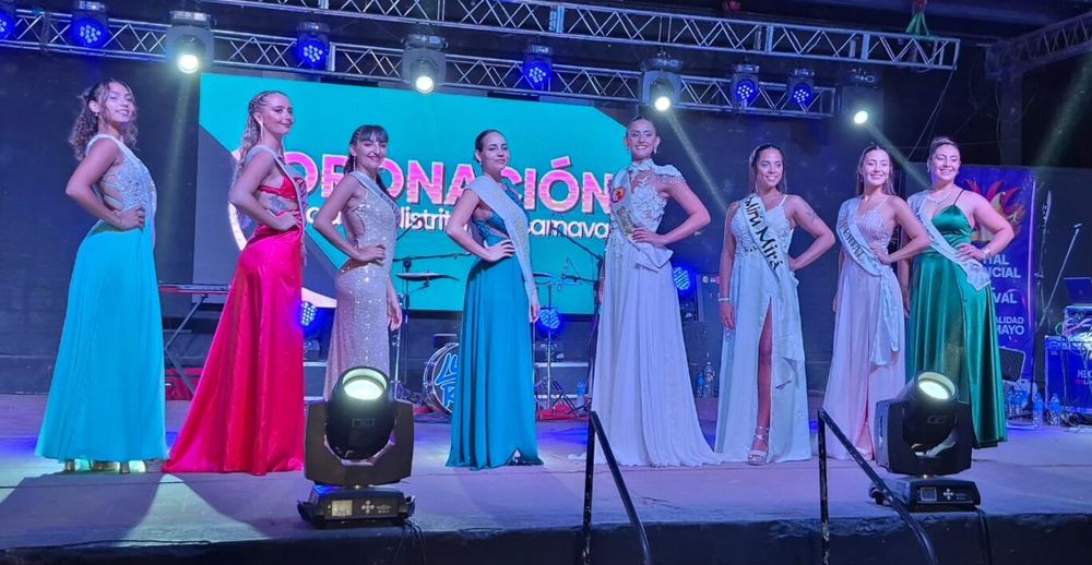 Las candidatas a embajadora del Carnaval de 25 de Mayo.