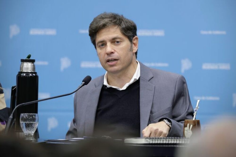 El gobernador Axel Kicillof en conferencia de prensa.