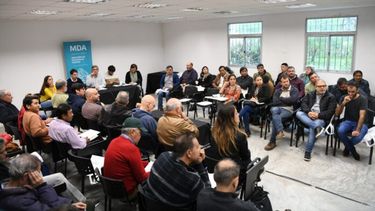 El ministro Javier Rodríguez en la 5ª Mesa Provincial de Mercados Mayoristas Frutihortícolas. (Prensa MDA)