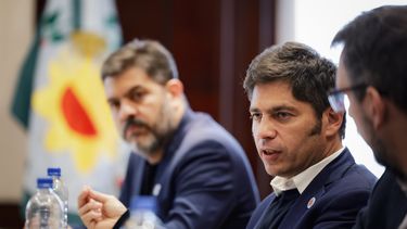 El gobernador Axel Kicillof junto al ministro Carlos Bianco. 