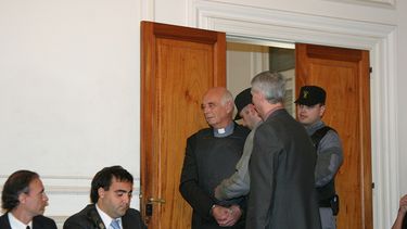 El sacerdote católico Christian Von Wernich fue condenado en 2007 a reclusión perpetua.