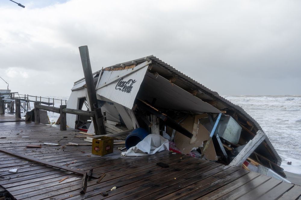 Monte Hermoso sufrió daños graves por el temporal.