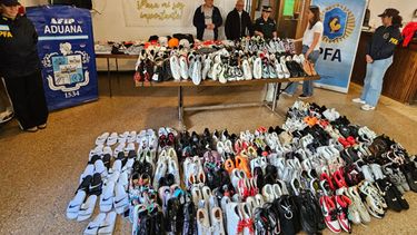 Zapatillas y ropa de abrigo fueron donados a instituciones de Mar del Plata. - Fiscales -