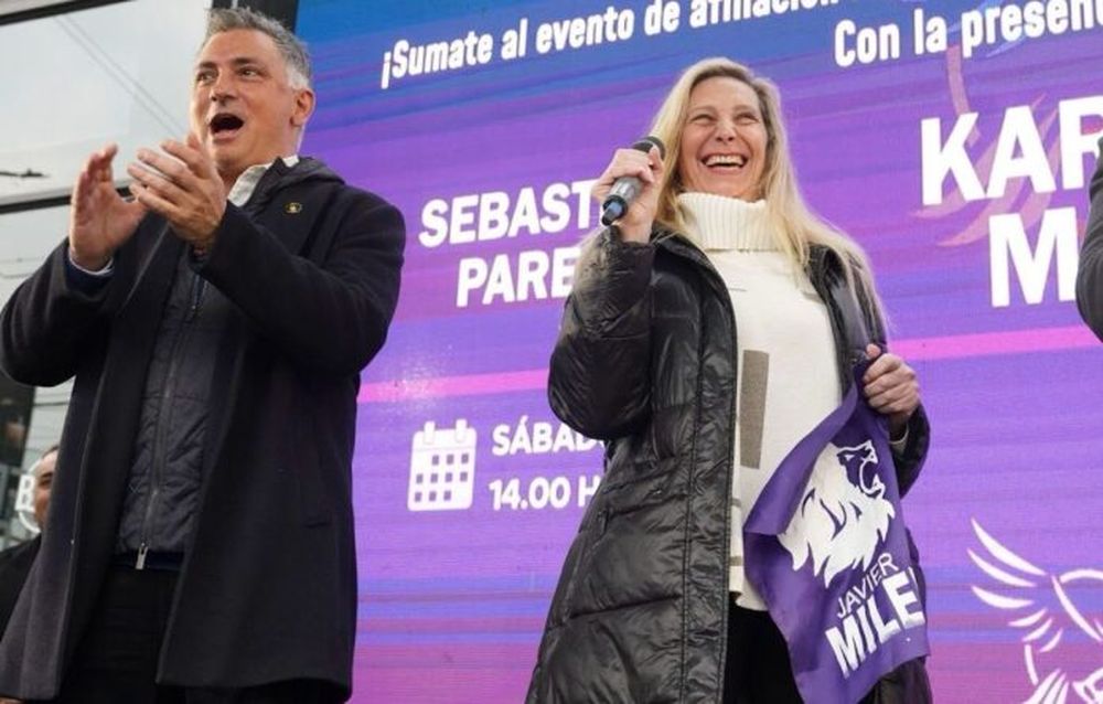 Sebastián Pareja junto a Karina Milei.