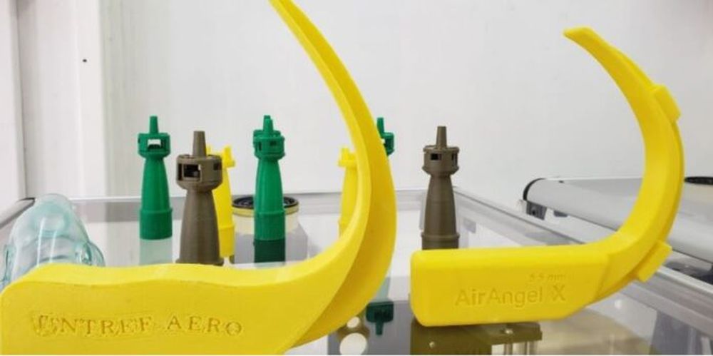 El invento consiste en una empuñadura y una pala curva que contiene una punta, una muesca, una cuña, una pared lateral, una abrazadera y medios de sujeción de un cable o tuvo de un dispositivo de visualización, medición e iluminación. (UNTREF/https://www.untref.edu.ar/)