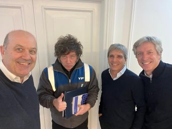 Milei, con Sturzenegger, Caputo y Bausili.&nbsp;