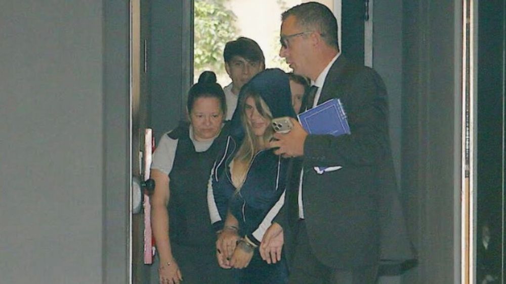 La joven Morena Rial, acusada de robo doblemente agravado, cumplirá prisión domiciliaria. La joven Morena Rial, acusada de robo doblemente agravado, cumplirá prisión domiciliaria.