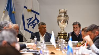 El presidente de la AFA, Claudio Tapia, en una reunión de la entidad.