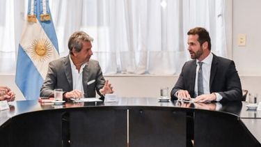 Mercedes Benz invertirá 110 millones de dólares en Zárate. - Economía -
