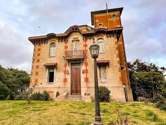 El Castillo Astelarra, uno de los símbolos de Quequén.