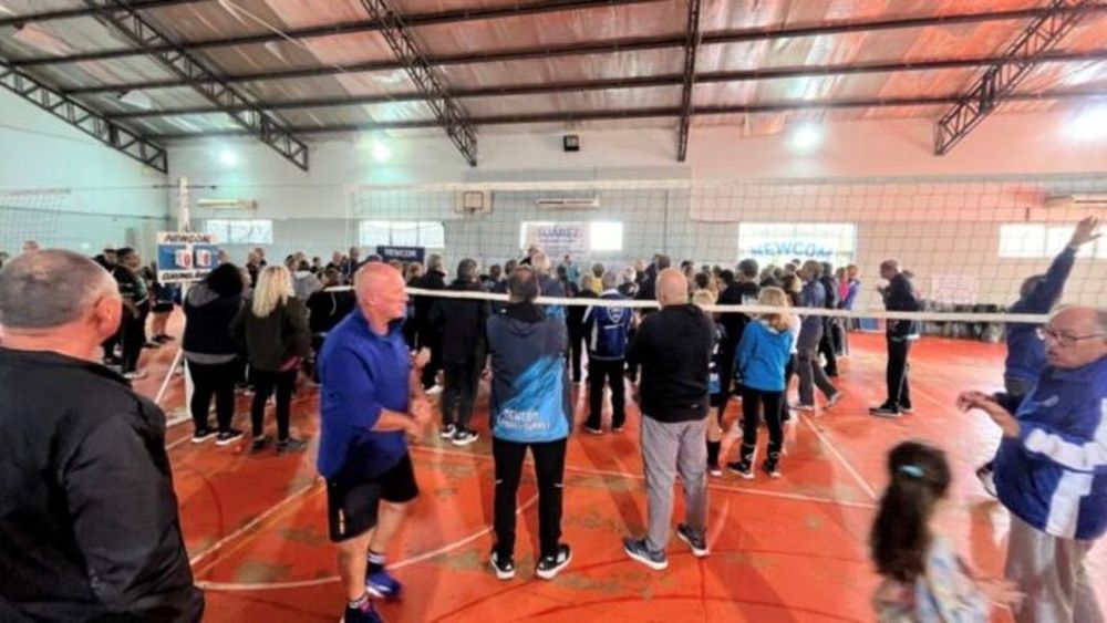 Un hombre murió durante un Torneo de Newcom Mixto +60 que se desarrollaba en un gimnasio de Laprida. - Laprida Noticias -