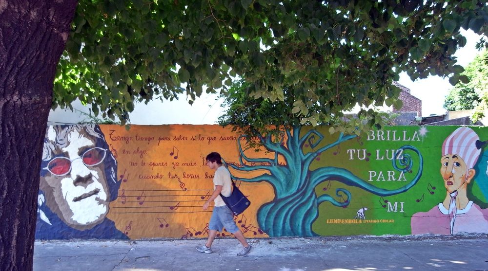 Una de las obras más icónicas de Lumpen Bola: el homenaje a Spinetta realizado a pocos días de la muerte del Flaco, en 2012.