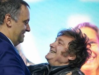 Manuel Adorni y Javier Milei, celebración en La Libertad Avanza. - Instagram - Manuel Adorni y Javier Milei, celebración en La Libertad Avanza. - Instagram -