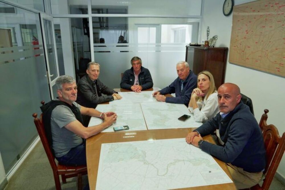 Fernando Gray con ruralistas en General Belgrano.