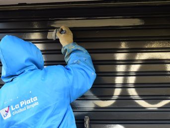 La Municipalidad de La Plata lleva adelante el Programa Ciudad Limpia. La Municipalidad de La Plata lleva adelante el Programa Ciudad Limpia.