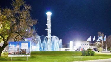 faro de la cultura de la plata: quien fue gyula kosice y por que dejo un mensaje oculto en la obra