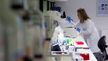 Bioquímicos bonaerenses comienzan a cobrar un bono compensatorio a afiliados de prepagas.