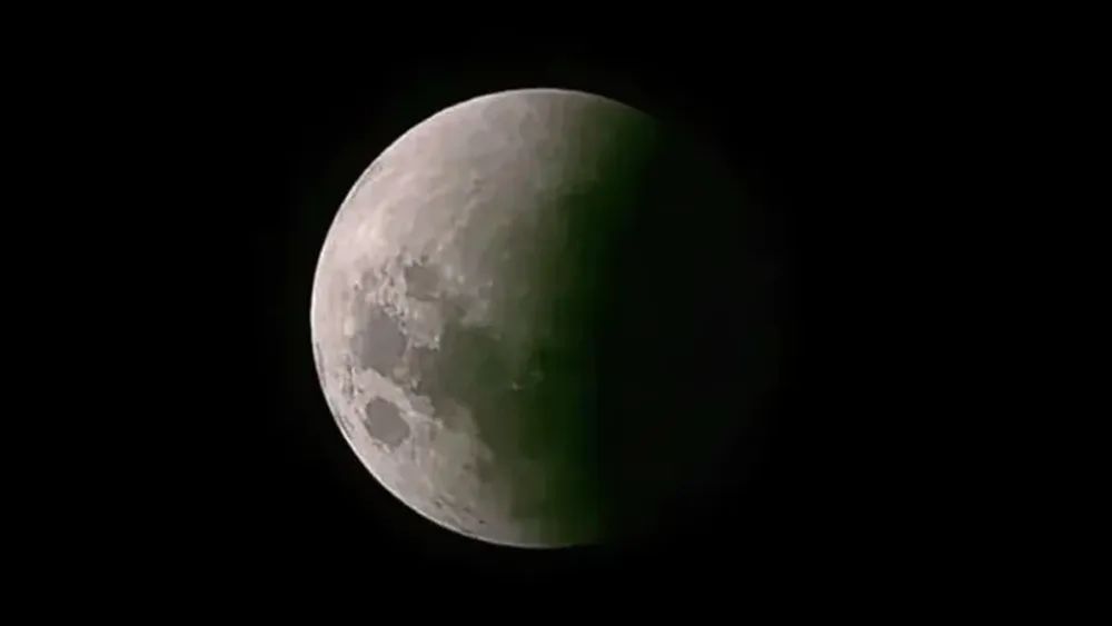 Eclipse parcial de luna.