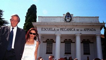 Cristina Fernández y Néstor Kirchner durante la recuperación de la Esma. - X -
