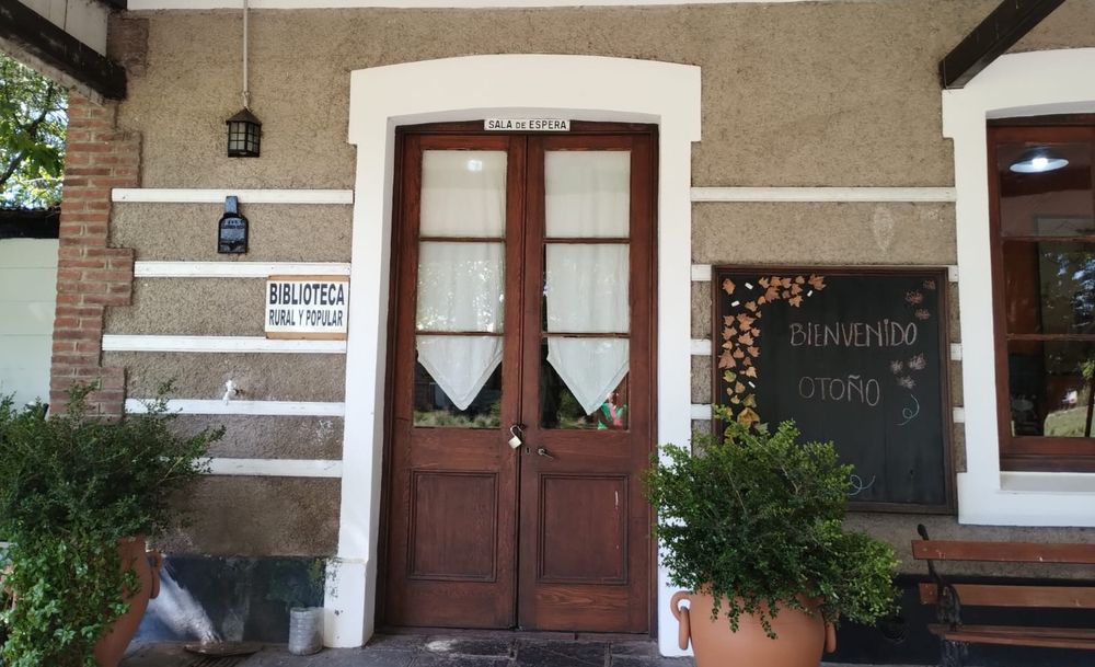 En la biblioteca se conserva la historia de Crotto. En la biblioteca se conserva la historia de Crotto.