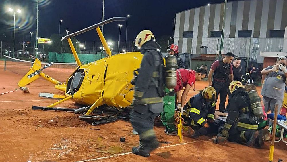 El helicóptero cayó sobre las canchas de tenis del ex KDT. El helicóptero cayó sobre las canchas de tenis del ex KDT.